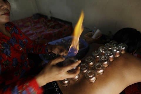 Expérience de bien-être locale - Ventouses, boissons santé, fabrication d'encens et bénédiction