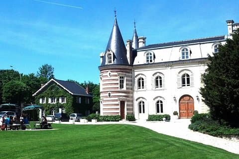 Traslado privado de ida y vuelta de 12 horas a los castillos del Loira desde París. ¡Mejor oferta!