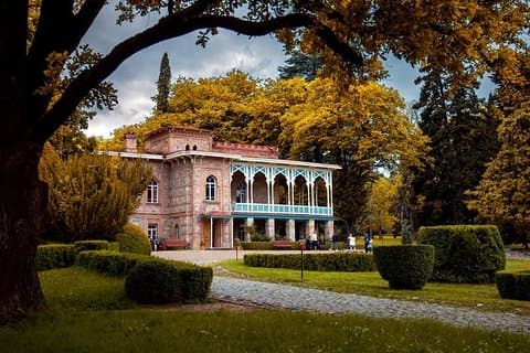Excursão privada em Kakheti: visita à Catedral de Alaverdi, Cidadela Gremi e vinho de teste.