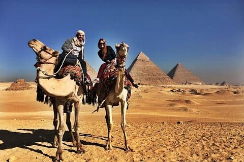 10 Stunden Kairo Layover Tours Besuchen Sie die Pyramiden von Gizeh und das Ägyptische Museum und den Basar