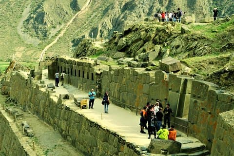 Sacred Valley and Machu Picchu 2-day Tour