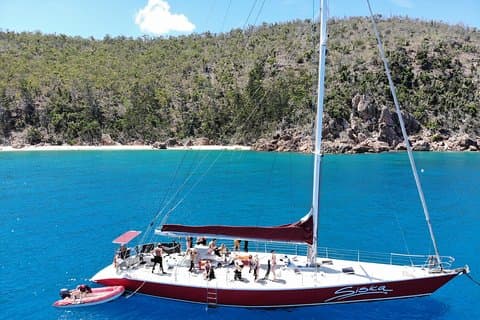 Siska - 2 días 1 noche - Maxi Tour en velero por las Whitsundays