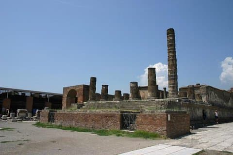 Rundgang durch Pompeji und Herculaneum, geführt von einem Archäologen