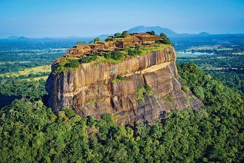 Sigiriya Rock Fortress och Dambulla Temple Day Tour från Kandy