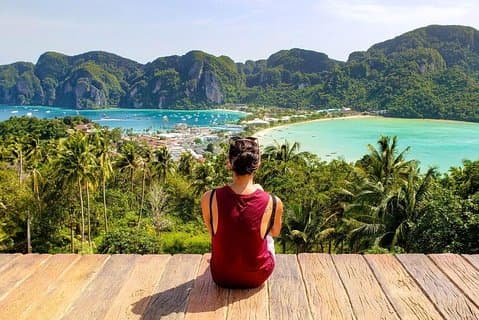 Ganztagesausflug zu den Phi Phi Inseln mit dem Royal Jet Cruiser von Phuket