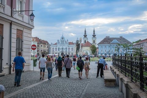Traslado de Belgrado a Timisoara y recorrido a pie por la ciudad