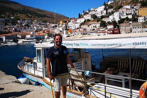 Morsom ferie i det blå vannet i Saronic Gulf!