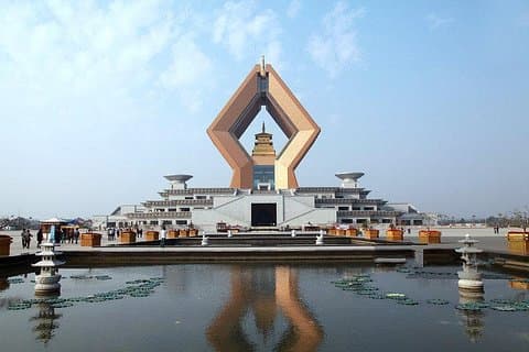 Visite privée d'une journée au temple FaMen et expérience culinaire végétarienne