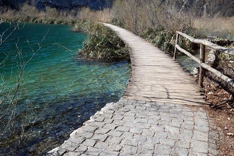 Lagos de Zadar a Plitvice : Visita guiada con entradas reservadas previamente
