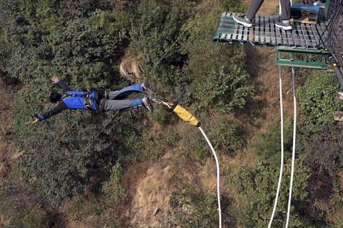 Salto de puenting en Nepal