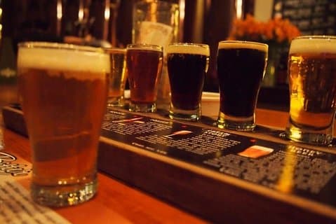 Tour privato a piedi e degustazione di birra artigianale