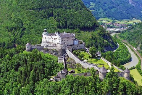 Eagle's Nest og 'The Eagles Dare Castle' af Werfen