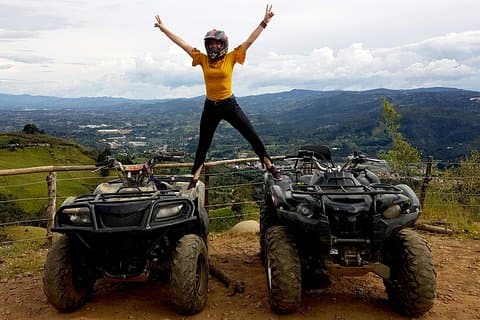 3 Element Tour - ATV 1,5 time + PARAGLIDERING + RAFTING 2,5 timer fra MEDELLIN