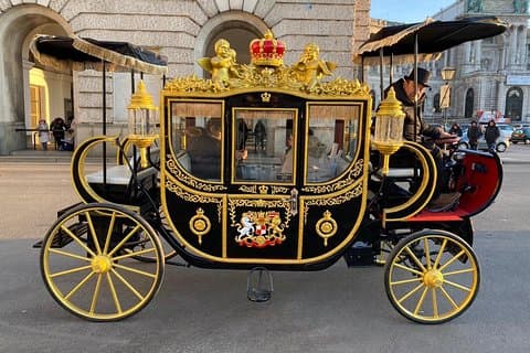Vienna: 60 minuti. Tour panoramico in carrozza elettrica imperiale con bevande