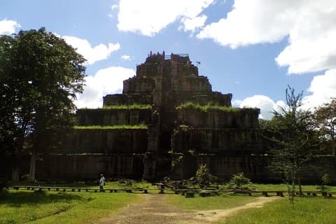 Tour privado de un día a la pirámide Koh Ker y al templo Preah Vihear