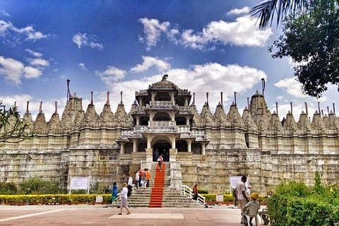 Trasferimento di sola andata da Udaipur a Jodhpur con il tempio di Ranakpur