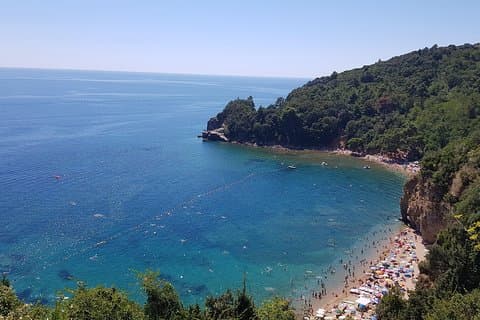 Privat transfer från Podgorica flygplats och stad till Budva