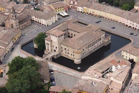Fontanellato: un château et un labyrinthe dans la campagne de Parme