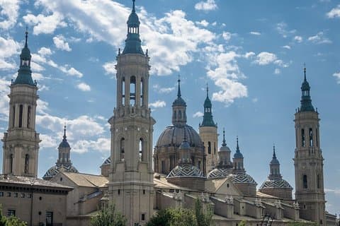 Excursão personalizada personalizada de Barcelona a Saragoça com guia e transporte