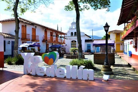Visite de la ville de Medellín : Immergez-vous dans ses traditions et sa culture authentiques.