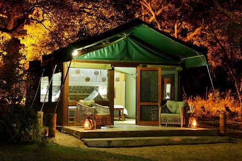 8 Nächte in Hwange, Victoria Falls, Chobe National Park und Okavango Delta Package
