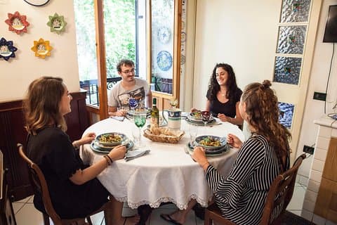 Como : Home Dining & Live Show Cooking con un locale di Cesarine