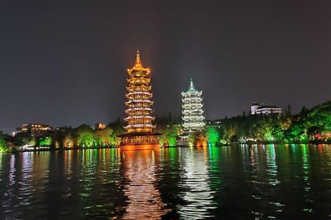 Full-Day Guilin Li-River Cruise with 4 star boat and Four Lake Night Cruise Tour