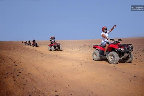Hurghada Sunset Desert Safari per quadrunner en kameelrit