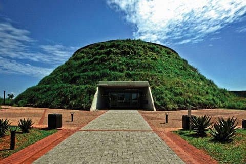 Exploración de la cuna de la humanidad: cuevas de Sterkfontein y Maropeng