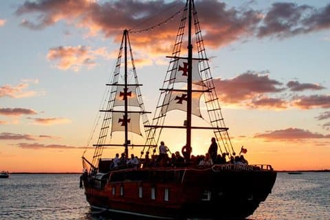 Romantisches Abendessen bei Sonnenuntergang - Segeln auf der wunderschönen Lagune Nichupte