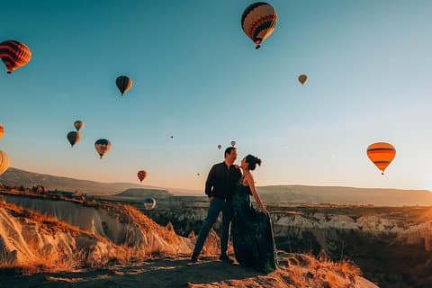 Séance photo privée en Cappadoce avec robe volante et pick-up à l'hôtel