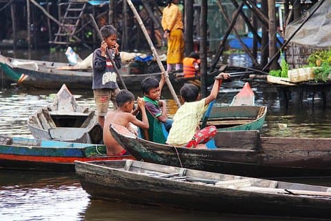 Privata heldagstempel i Angkor och Tonle Sap