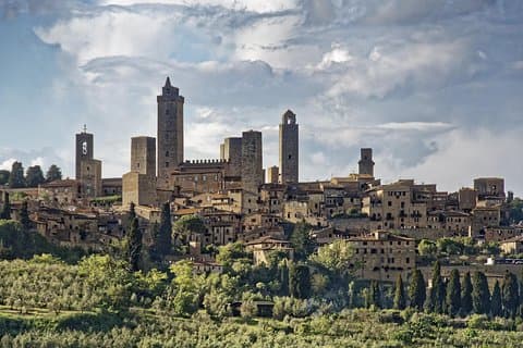 Viaggio in auto privata a San Gimignano da Firenze (4 ore)