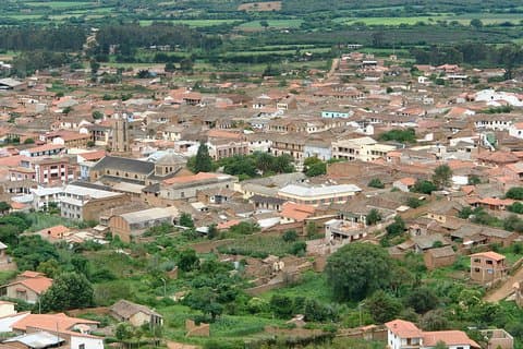 Discover the Cruceños Valleys, at your own pace in a private vehicle.