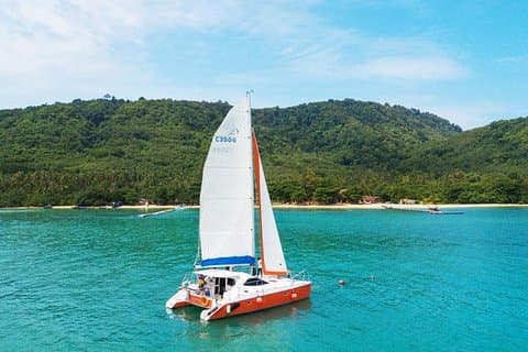 Charter di yacht di lusso a Coral, Racha e Maithon Island per 15 persone da Phuket