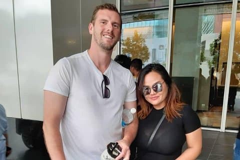 キャメロンハイランドシティのホテルからクアラルンプール空港へのエンルートバトゥ洞窟ツアー