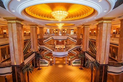 Spiseoplevelse på det ikoniske Emirates Palace Abu Dhabi