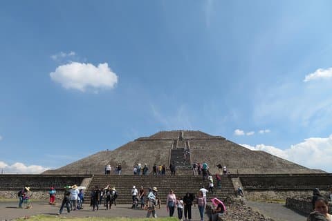 Tour Basiliek van Guadalupe en piramides van Teotihuacan