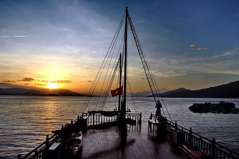 Nha Trang Sunset Cocktails and Dinner Cruise