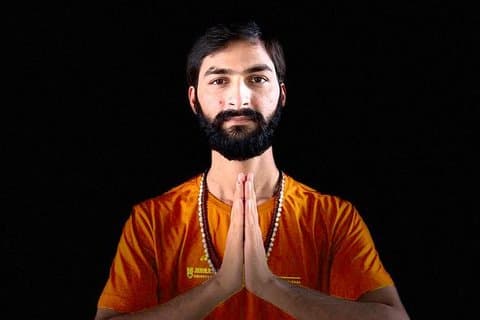 ONLINE Yogaklasse met AYUSH - Beginners / Gevorderden