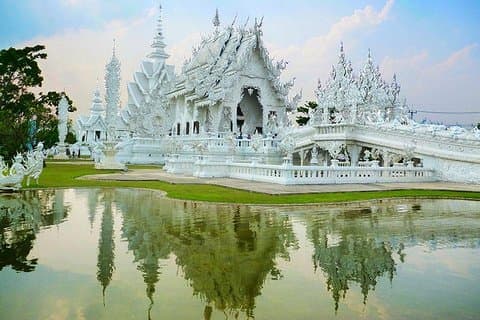 Fra Chiang Mai: White and Blue Temple & Golden Triangle Day Trip