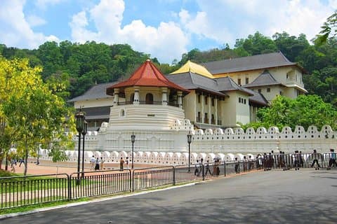 Colombo Airport to Kandy Taxi