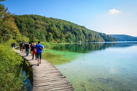 Transferência de grupo de Zagreb a Split com passeio guiado pelos Lagos de Plitvice