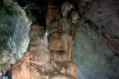 Trekking guiado de dos días por las cuevas Budher, Deoban y Tigerfall Falls, Chakrata