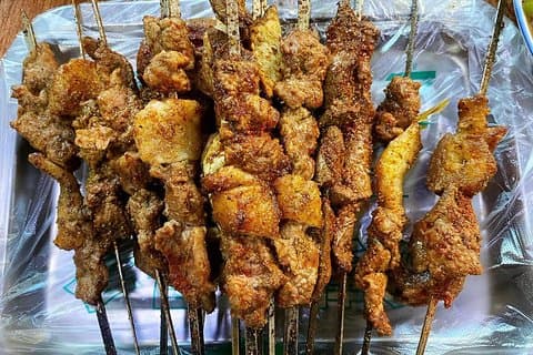 Crucero nocturno por el río Pearl con la experiencia gastronómica de la cocina Xinjiang en Guangzhou