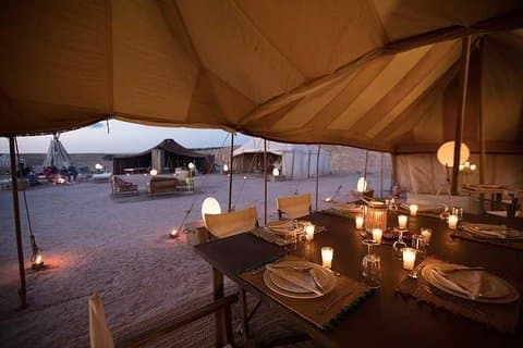 Agafay Desert: Quad & Camel mit Abendessen in einem Berberzelt