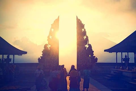 東バリの魅力 - Lempuyang Gate of HeavenのあるBesakih Mother Temple