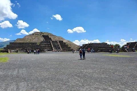 Privat turpyramider av Teotihuacán og Guadalupe-basilikaen opptil 4 personer