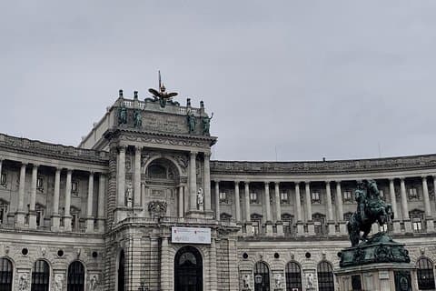 Private World War II Walking Tour in Vienna