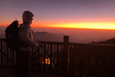 Nascer do sol Fansipan montanha caminhadas bonde Ton Trail 2D1N